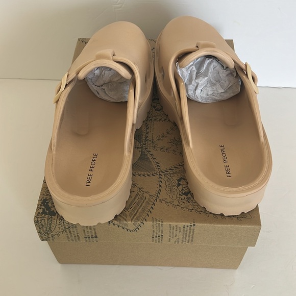 NWB Free People Karlie Buckle Clog size 7 - Picture 6 of 9